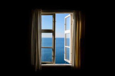 say more by showing less