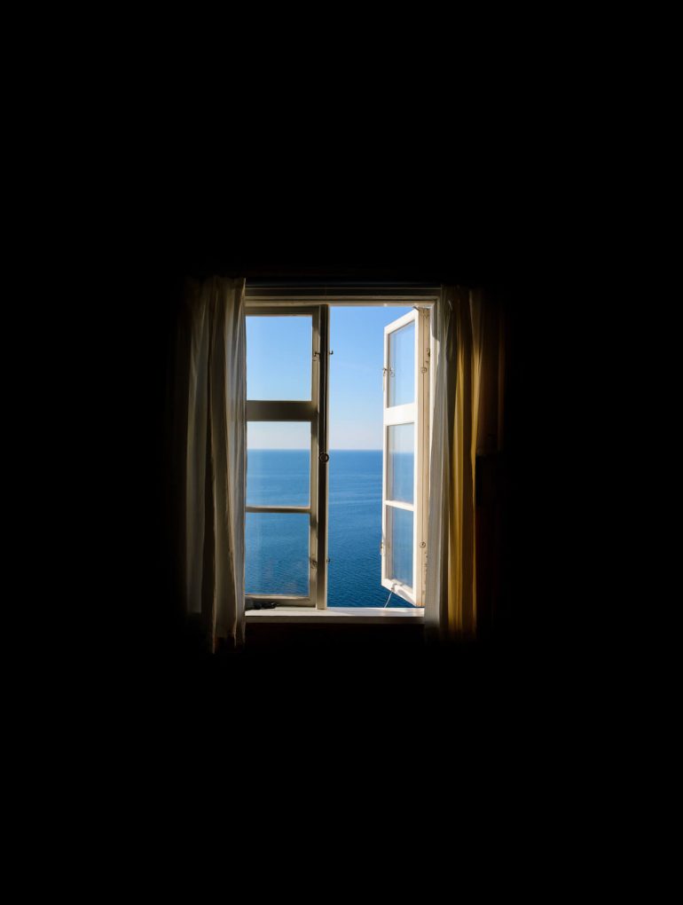 say more by showing less